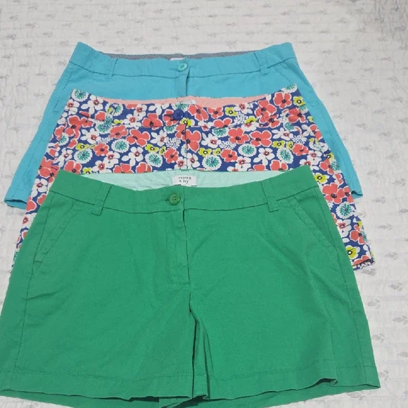 Brighten Up Your Spring/summer Wardrobe With 3 Pretty Size 10 Shorts Crown & Ivy - Picture 1 of 13